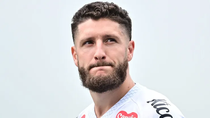 Zé Rafael jogador do Santos durante partida contra o Fortaleza - Foto: Jota Erre/AGIF