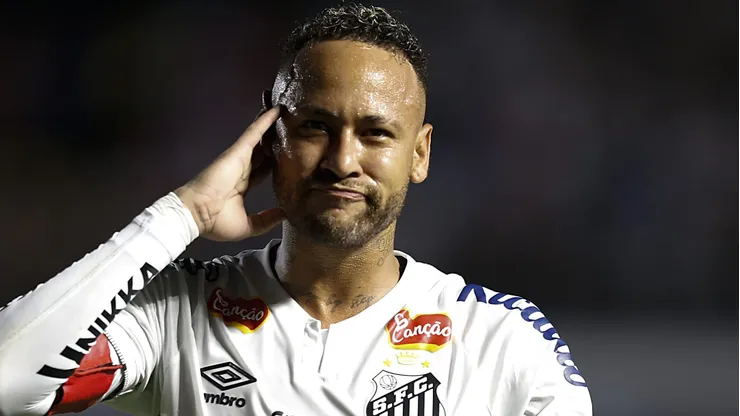 Neymar, atacante do Santos em partida pelo campeonato brasileiro (Foto: Miguel Schincariol/Getty Images)