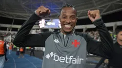 RJ - RIO DE JANEIRO - 11/09/2025 - COPA DO BRASIL 2025, BOTAFOGO X VASCO - Tche Tche Jogador do Vasco comemoram vitoria ao final da partida contra o Botafogo no estadio Engenhao pelo campeonato Copa Do Brasil 2025. Foto: Thiago Ribeiro/AGIF