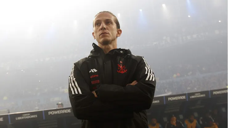 AVELLANEDA, ARGENTINA - OCTOBER 29: Filipe Luis, Head Coach of Flamengo, reacts prior to the Copa CONMEBOL Libertadores 2025 Semi-final second leg match between Racing Club and Flamengo at Presidente Peron Stadium on October 29, 2025 in Avellaneda, Argentina. (Photo by Marcos Brindicci/Getty Images)