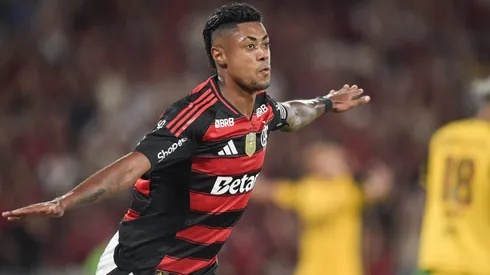 Bruno Henrique, jogador do Flamengo, comemora seu gol durante partida contra o Sport no estadio Maracana pelo campeonato Brasileiro A 2025. Foto: Thiago Ribeiro/AGIF