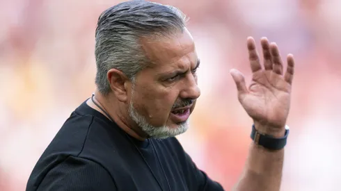 José Boto ironiza arbitragem após expulsão em Flamengo x Sport.