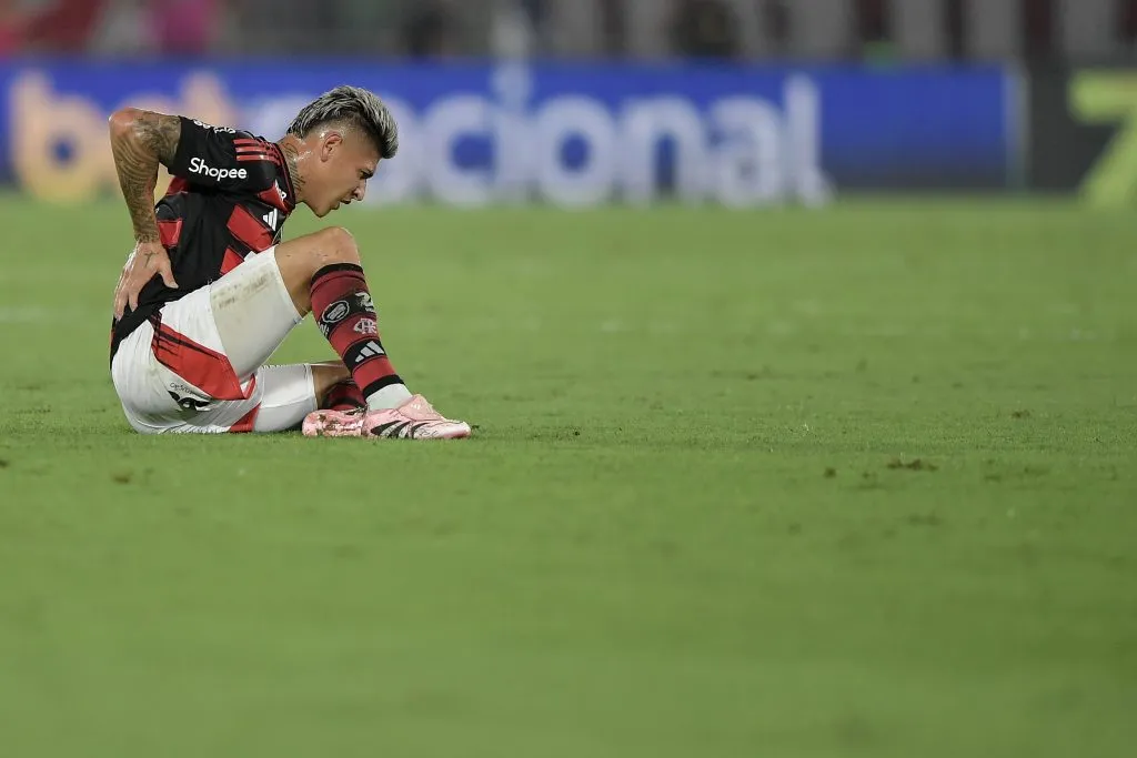 Carrascal foi substituído no primeiro tempo após sentir dores nas costas. Foto: Thiago Ribeiro/AGIF