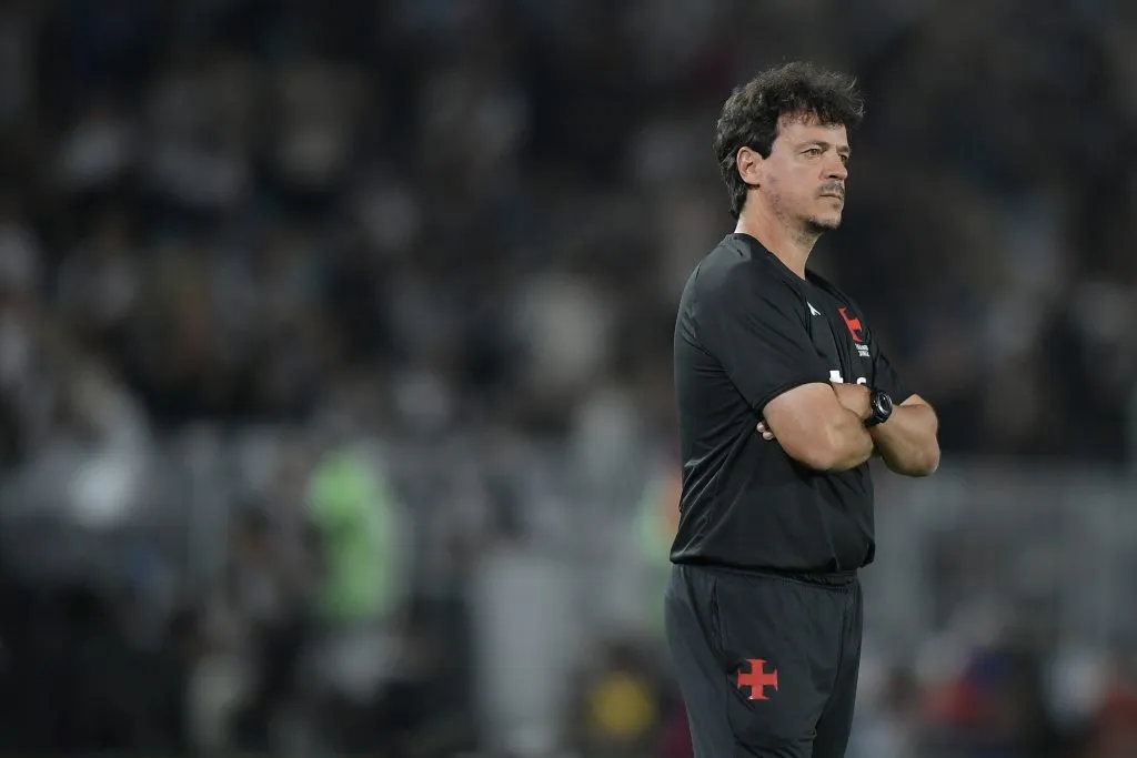 Fernando Diniz tecnico do Vasco durante partida contra o Fluminense no estadio Maracana pelo campeonato Brasileiro A 2025. Foto: Thiago Ribeiro/AGIF
