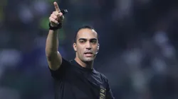 Davi Lacerda apitando partida do Palmeiras na Série A