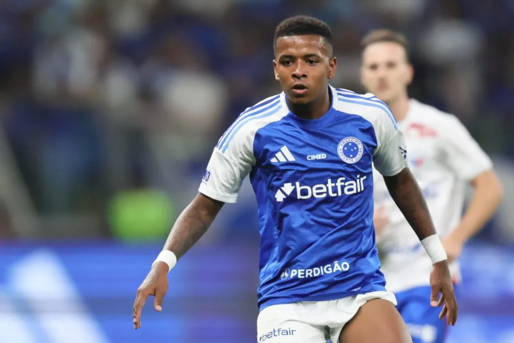 Keny Arroyo jogador do Cruzeiro durante partida contra o Fortaleza no estadio Mineirao pelo campeonato Brasileiro A 2025. Foto: Gilson Lobo/AGIF