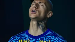 SP - SAO PAULO - 10/06/2025 - ELIMINATORIAS COPA DO MUNDO 2026, SELECAO BRASILEIRA X PARAGUAI - Richarlison jogador do Selecao Brasileira durante execucao do hino nacional antes da partida contra o Paraguai no estadio Arena Corinthians pelo campeonato Eliminatorias Copa Do Mundo 2026. Foto: Fabio Giannelli/AGIF