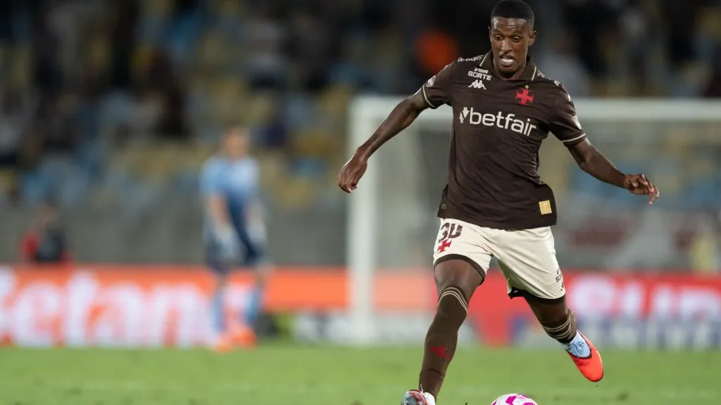 Robert Renan é um dos destaques do Vasco no Brasileirão – Foto: Jorge Rodrigues/AGIF