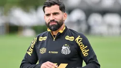 SP - SANTOS - 31/10/2025 - SANTOS, TREINO - Tomas Rincon jogador do Santos durante treino no Centro de Treinamento CT Rei Pele. Foto: Jota Erre/AGIF