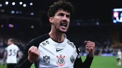 Gustavo Henrique aproveita erro de Volpi para abrir o placar para o Corinthians contra o Grêmio.