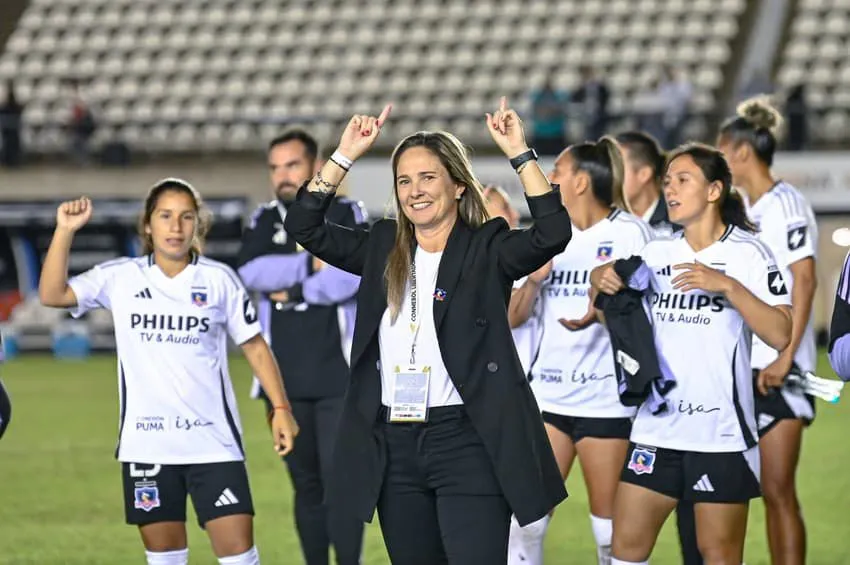 Tatiele Silveira à frente do Colo-Colo. Foto: Staff Images Woman/CONMEBOL