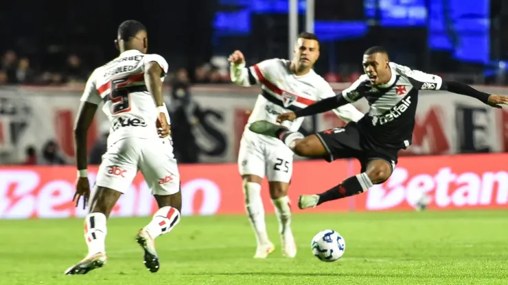 Ryan jogador do Vasco, durante partida contra o São Paulo - Foto: Jota Erre/AGIF