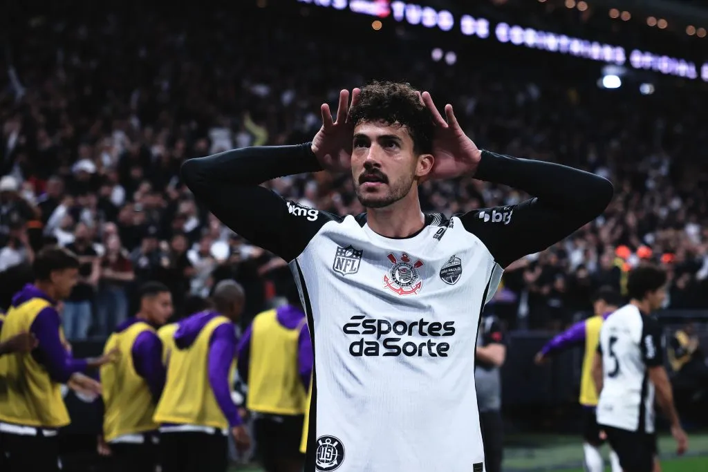Gustavo Henrique jogador do Corinthians comemora seu gol durante partida contra o Palmeiras no estadio Arena Corinthians pelo campeonato Brasileiro A 2025. Foto: Ettore Chiereguini/AGIF