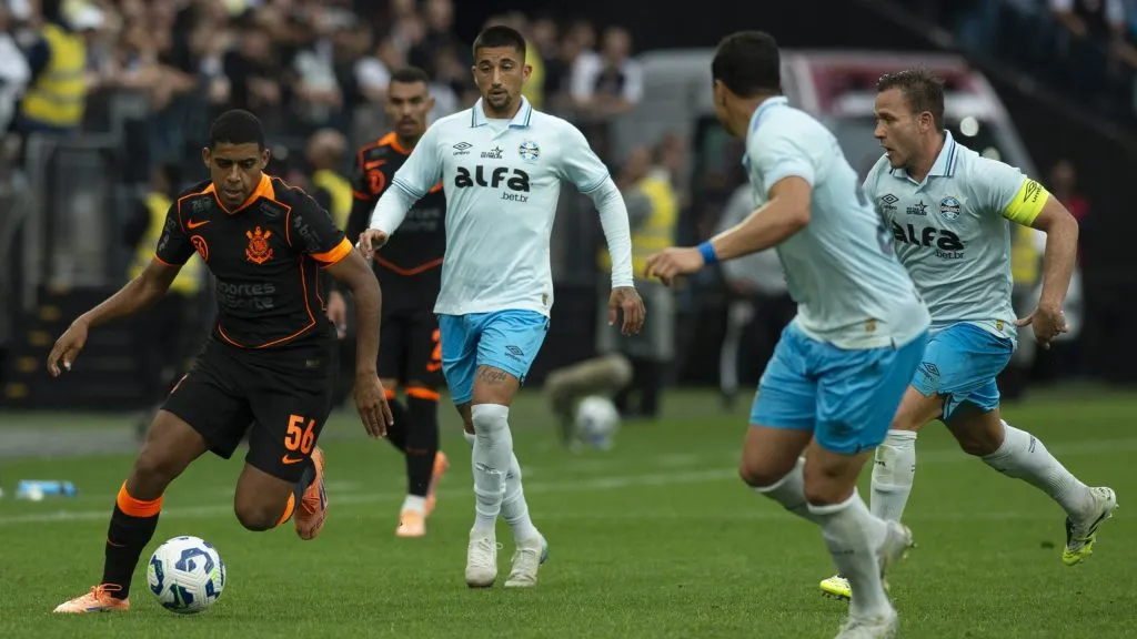 Grêmio perdeu do Corinthians e se distanciou do G-7 - Foto: Anderson Romão/AGIF.