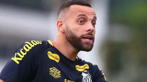 SP - SANTOS - 31/10/2025 - SANTOS, TREINO - Guilherme jogador do Santos durante treino no Centro de Treinamento CT Rei Pele. Foto: Mauricio De Souza/AGIF