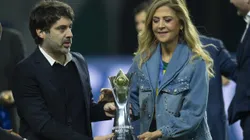 SP - SAO PAULO - 26/08/2025 - BRASILEIRO 2025 - SUB20 - FINAL, PALMEIRAS X BRAGANTINO - Leila Pereira recebe a Taca de Campeao Brasileiroi SUB20 para o Palmeiras comemoram titulo de campeao apos partida contra o Bragantino no estadio Arena Allianz Parque pela decisao do campeonato Brasileiro A 2025. Foto: Anderson Romao/AGIF