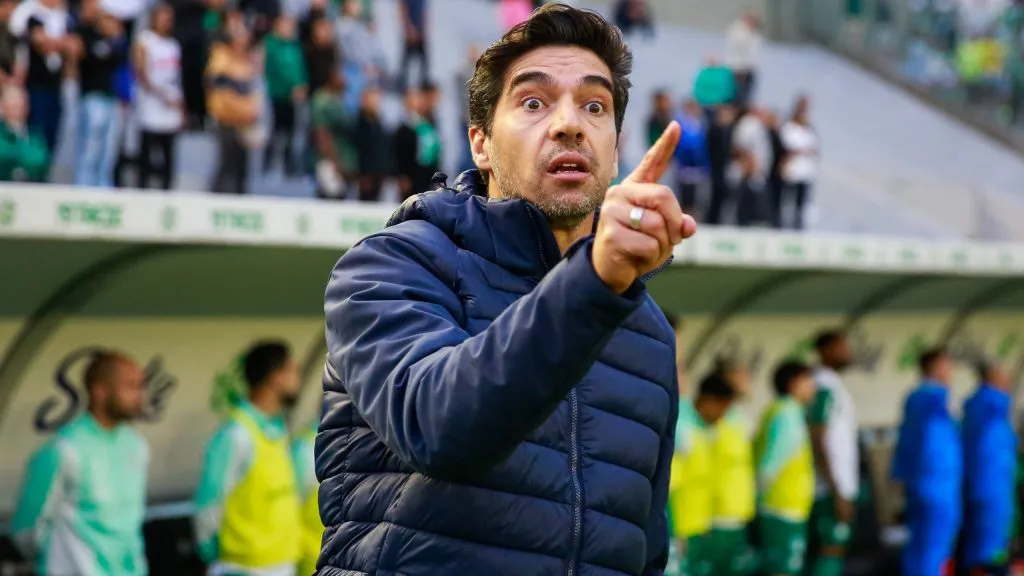 RS – CAXIAS DO SUL – 02/11/2025 – BRASILEIRO A 2025, JUVENTUDE X PALMEIRAS – Abel Ferreira tecnico do Palmeiras durante partida contra o Juventude no estadio Alfredo Jaconi pelo campeonato Brasileiro A 2025. Foto: Luiz Erbes/AGIF