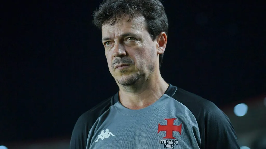 RJ – RIO DE JANEIRO – 02/11/2025 – BRASILEIRO A 2025, VASCO X SAO PAULO – Fernando Diniz tecnico do Vasco durante partida contra o Sao Paulo no estadio Sao Januario pelo campeonato Brasileiro A 2025. Foto: Thiago Ribeiro/AGIF