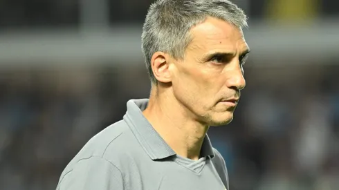 Treinador segue fazendo testes - Foto: Jota Erre/AGIF.