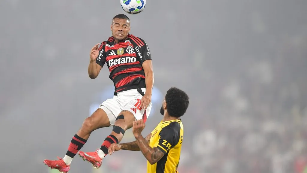 RJ – RIO DE JANEIRO – 01/11/2025 – BRASILEIRO A 2025, FLAMENGO X SPORT – De la Cruz jogador do Flamengo durante partida contra o Sport no estadio Maracana pelo campeonato Brasileiro A 2025. Foto: Thiago Ribeiro/AGIF