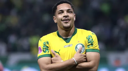 Vitor Roque jogador do Palmeiras comemora seu gol durante partida contra o Bragantino no estadio Arena Allianz Parque pelo campeonato Brasileiro A 2025. Foto: Marcello Zambrana/AGIF