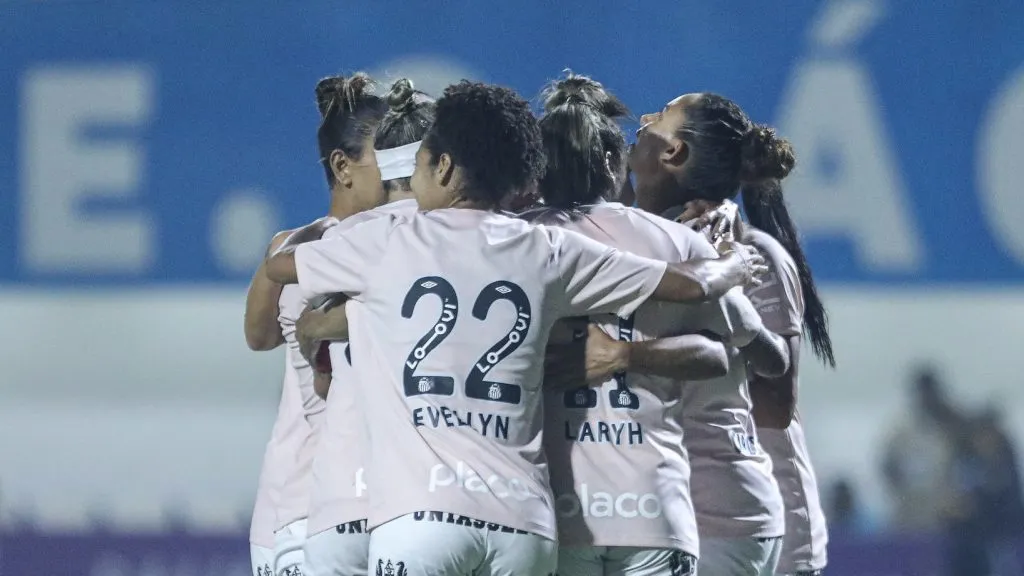 Jogadoras do Santos em campo
