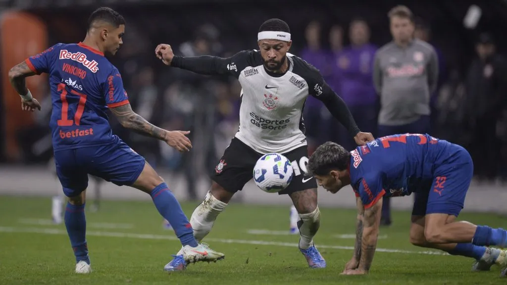 Memphis Depay jogador do Corinthians durante partida contra o Bragantino no estadio Arena Corinthians pelo campeonato Brasileiro A 2025. Foto: Alan Morici/AGIF