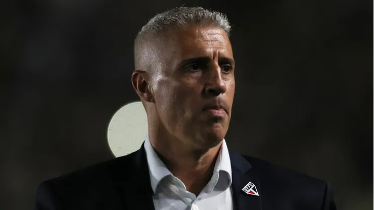 Hernán Crespo, técnico do São Paulo em partida pelo campeonato brasileiro (Foto: Lucas Figueiredo/Getty Images)