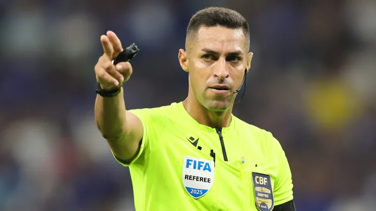 Juiz retorna para um jogo do Flamengo