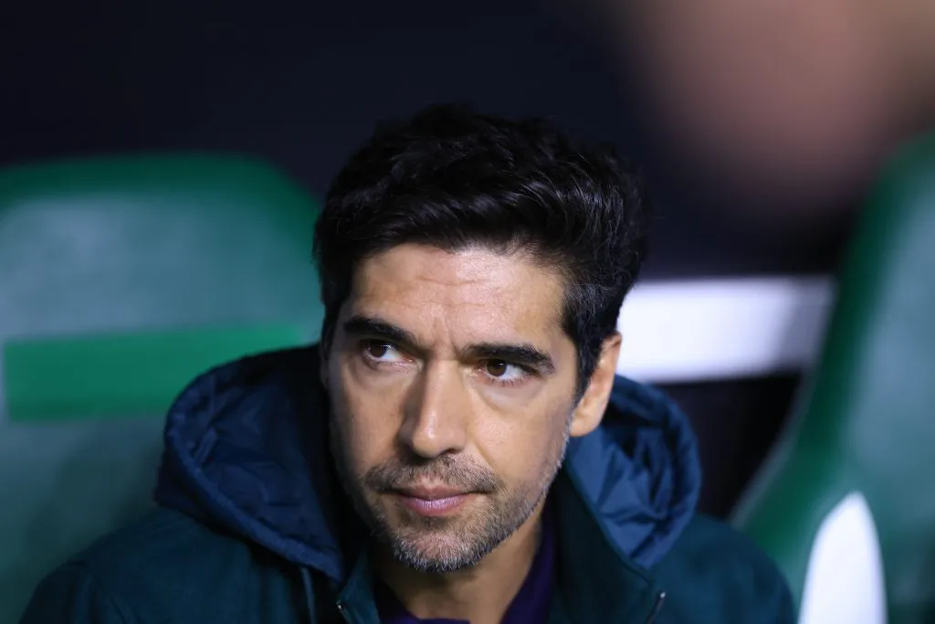 Abel Ferreira deve escalar Bruno Fuchs ou Emi Martínez contra o Santos. Foto: Marcello Zambrana/AGIF