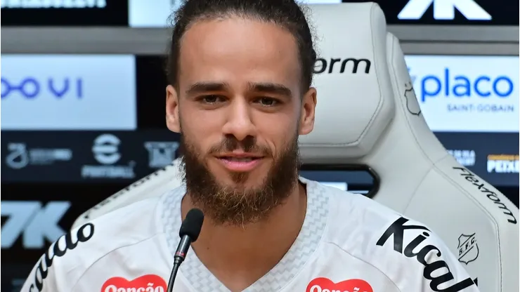 Billal Brahimi busca dar a volta por cima no Santos. F