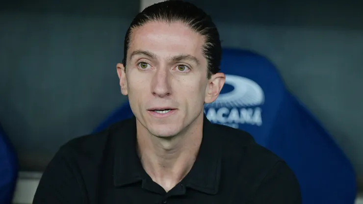 Filipe Luís no comando do Flamengo - Foto: Thiago Ribeiro/AGIF