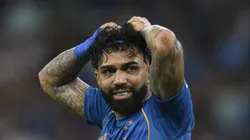 Gabigol com as mãos na cabeça após chance perdida de gol no Cruzeiro Foto: Pedro Vilela/Getty Images