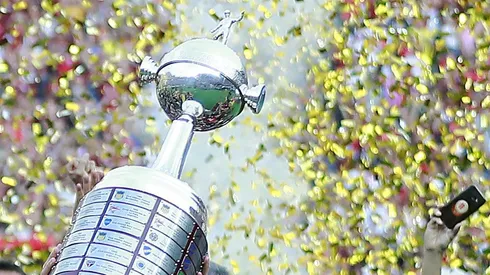 Troféu da Copa Libertadores. (Photo by Daniel Apuy/Getty Images)