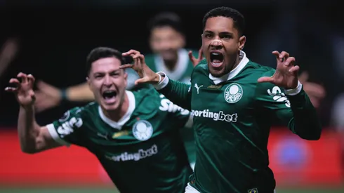 Tigrinho neles! Vitor Roque comemora seu gol pelo Palestra - Foto: Ettore Chiereguini/AGIF