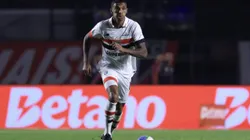 SP - SAO PAULO - 24/07/2024 - BRASILEIRO A 2024, SAO PAULO X BOTAFOGO - Luiz Gustavo jogador do Sao Paulo durante partida contra o Botafogo no estadio Morumbi pelo campeonato Brasileiro A 2024. Foto: Marcello Zambrana/AGIF