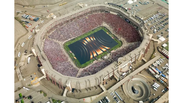 LIMA, PERU - NOVEMBER 23: Aerial view of the stadium during the pre-game show prior to the final match of Copa CONMEBOL Libertadores 2019 between Flamengo and River Plate at Estadio Monumental on November 23, 2019 in Lima, Peru. (Photo by Marcos Reategui/Getty Images)