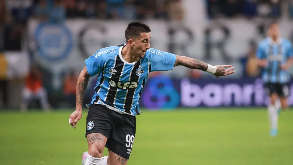 Foto: Maxi Franzoi/AGIF – Cristian Olivera garante foco no Grêmio.