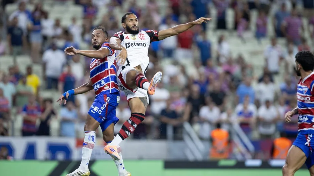 CE – FORTALEZA – 25/10/2025 – BRASILEIRO A 2025, FORTALEZA X FLAMENGO – Juninho jogador do Flamengo durante partida contra o Fortaleza no estadio Arena Castelao pelo campeonato Brasileiro A 2025. Foto: Baggio Rodrigues/AGIF