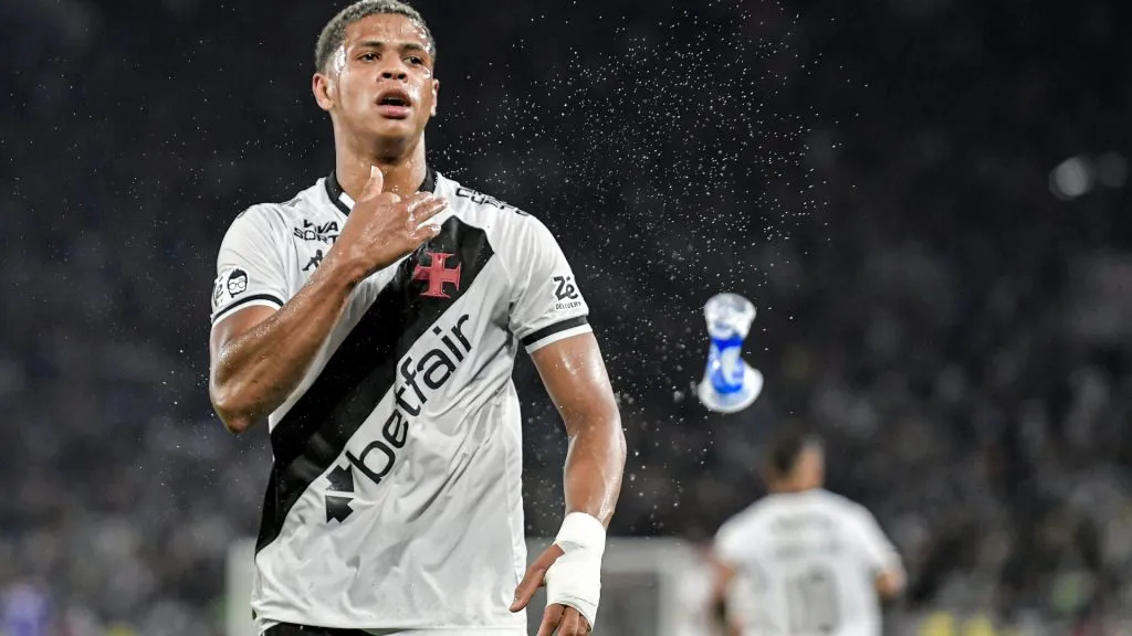 Barros tem presença incerta contra o Botafogo – Foto: Thiago Ribeiro/AGIF