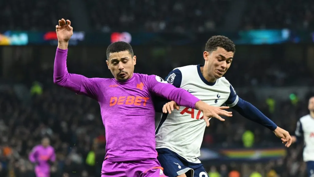 Foto: Shaun Botterill/Getty Images – André durente jogo do Wolves na Premier League.