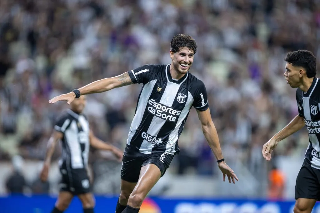 Pedro Raul celebra mais um gol no ano. Foto: Baggio Rodrigues/AGIF