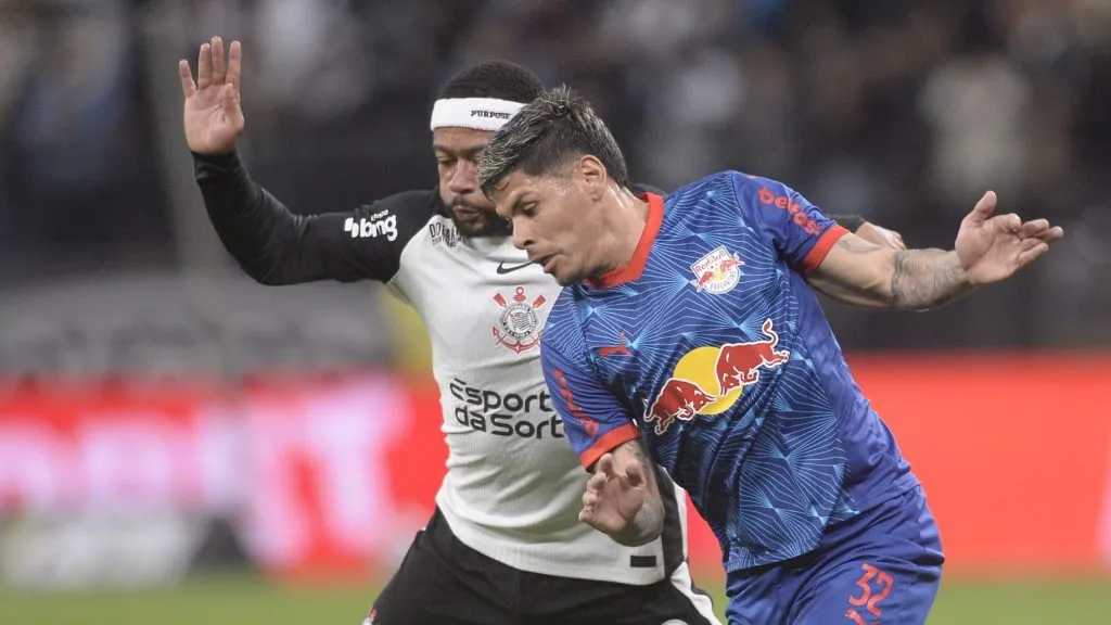 Memphis Depay jogador do Corinthians durante partida contra o Bragantino no estadio Arena Corinthians pelo campeonato Brasileiro A 2025. Foto: Alan Morici/AGIF