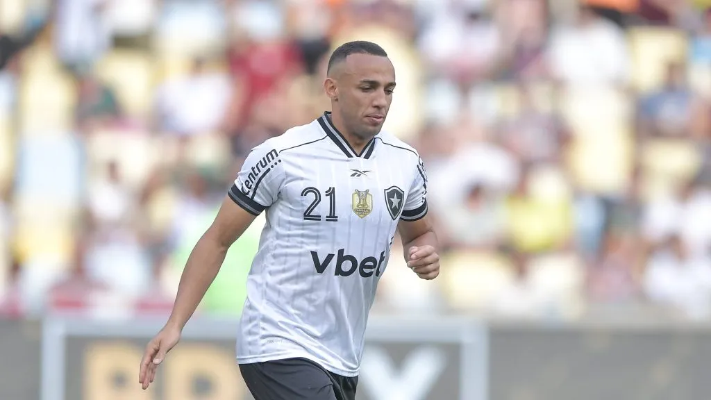 RJ – RIO DE JANEIRO – 28/09/2025 – BRASILEIRO A 2025, FLUMINENSE X BOTAFOGO – Marcal jogador do Botafogo durante partida contra o Fluminense no estadio Maracana pelo campeonato Brasileiro A 2025. Foto: Thiago Ribeiro/AGIF