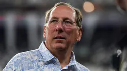 Textor olhando para a torcida em um jogo do Botafogo