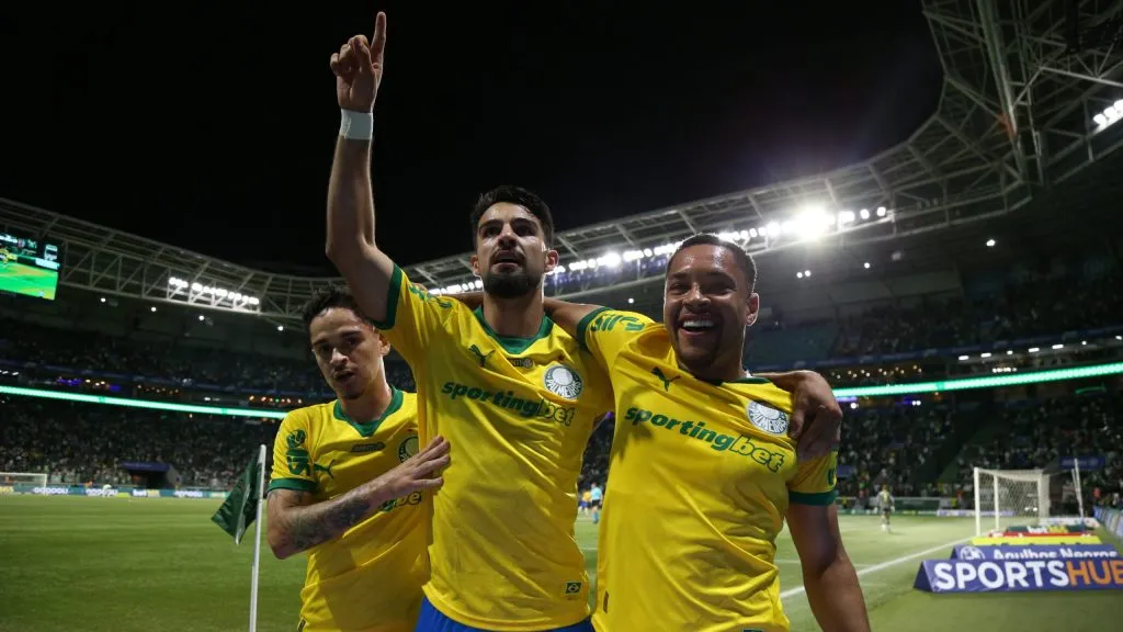 Flaco López vive grande momento ao lado de Vitor Roque - Foto: Marlon Costa/AGIF.