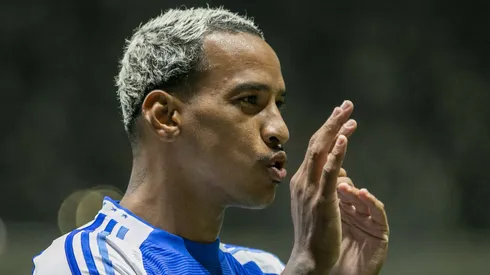 Matheus Pereira comemorando gol pelo Cruzeiro no Mineirão