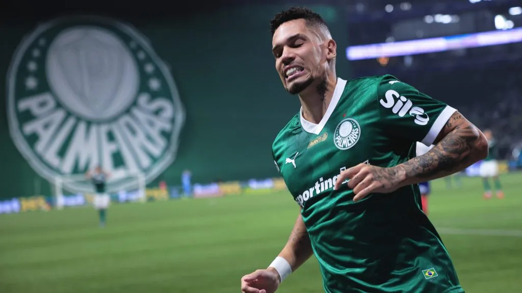 Paulinho só deve retornar ao elenco do Palmeiras em 2026 – Foto: Ettore Chiereguini/AGIF