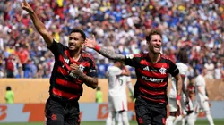 Danilo e Léo Pereira atuando diante do Chelsea (ING)