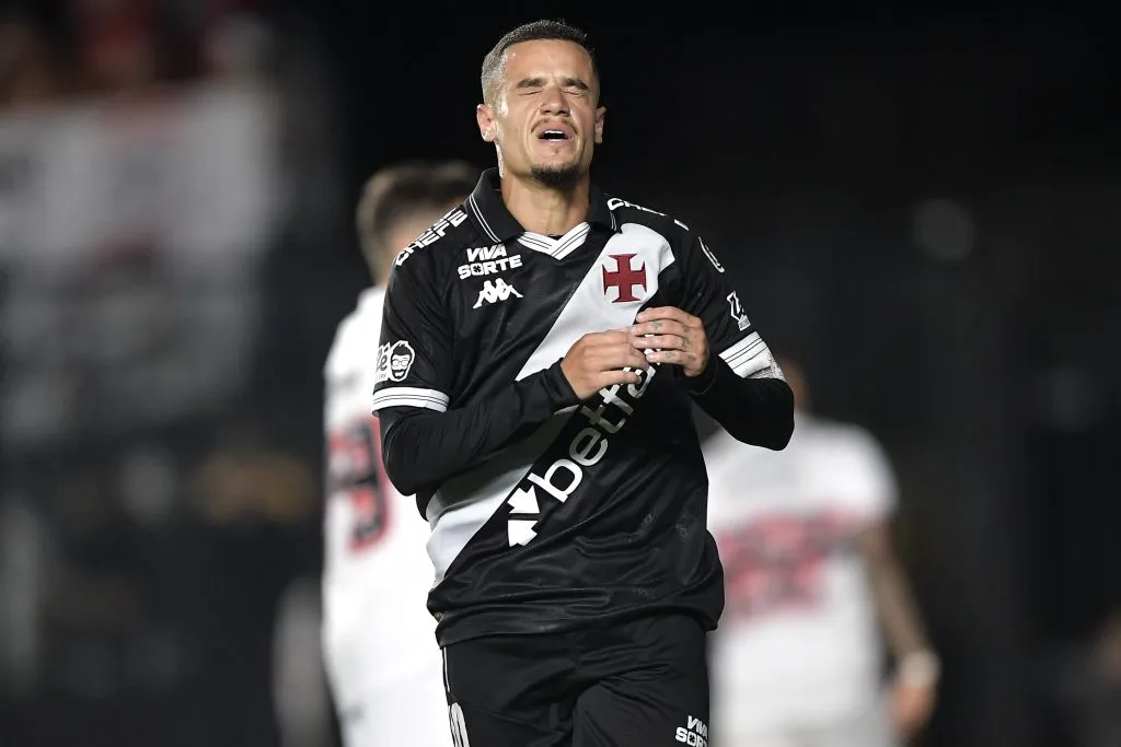 Coutinho jogador do Vasco durante partida contra o Sao Paulo no estadio Sao Januario pelo campeonato Brasileiro A 2025. Foto: Thiago Ribeiro/AGIF